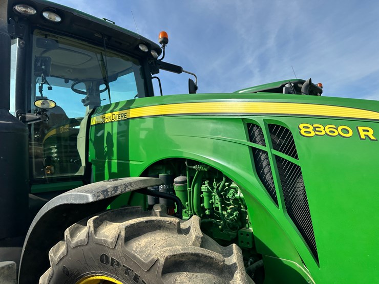 2012-john-deere-8360r-image-38