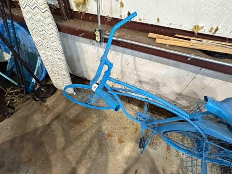 vintage-metal-bicycle-image-4