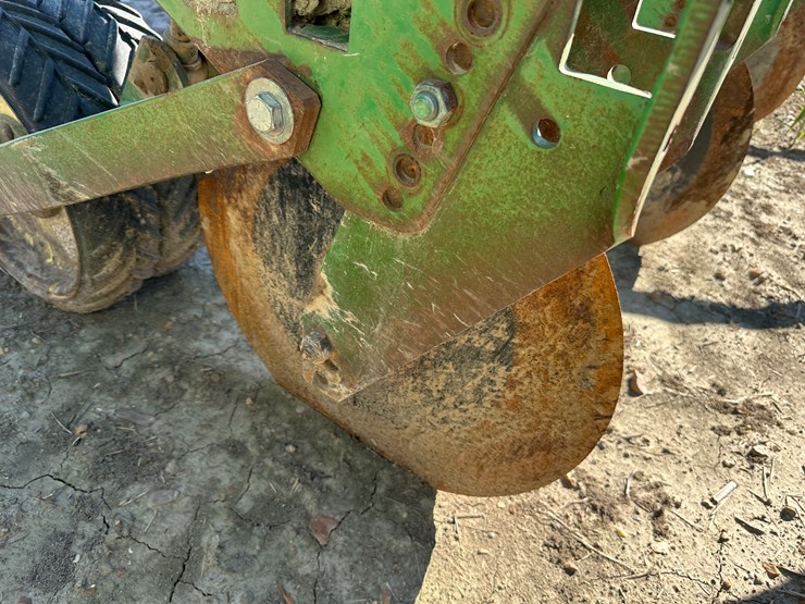 john-deere-16-image-24