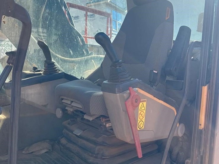 2017-volvo-ec220el-image-14