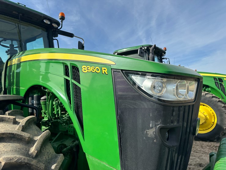 2012-john-deere-8360r-image-37