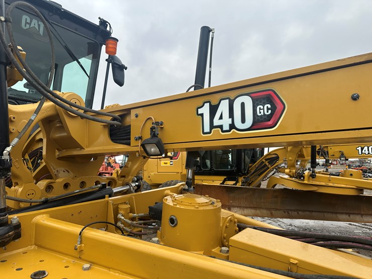 2022-caterpillar-140gc-image-46