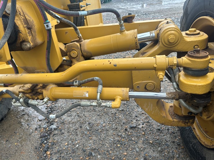 2022-caterpillar-140gc-awd-image-19