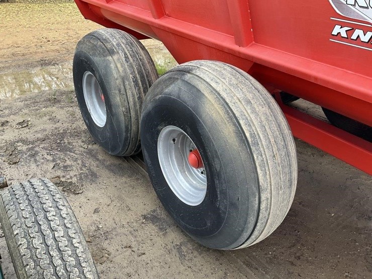 kuhn-slinger-8118-7'x16'-pull-pto-manure-spreader-image-11