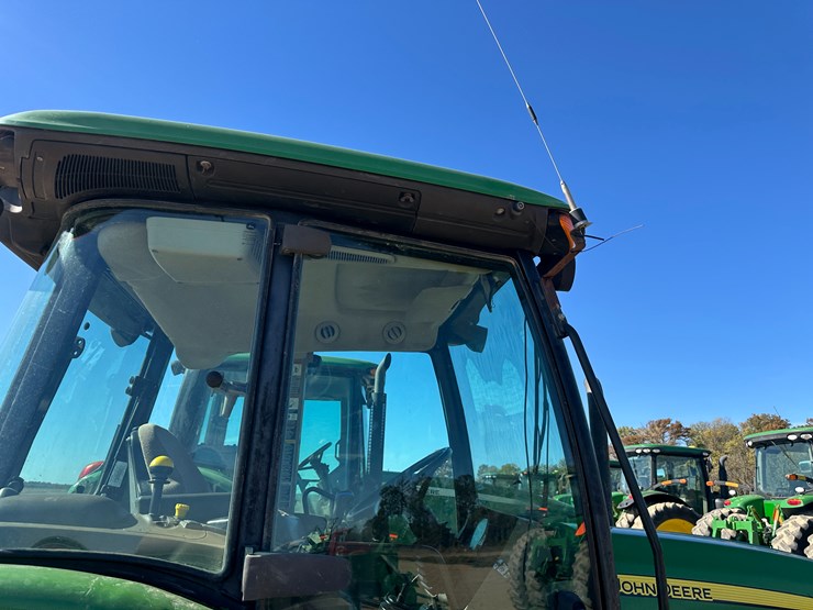 2011-john-deere-5095m-image-35