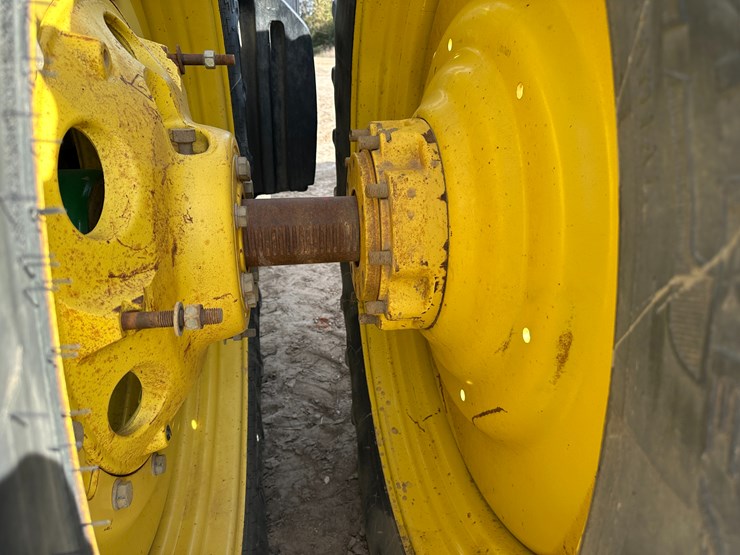 2010-john-deere-8285r-image-12