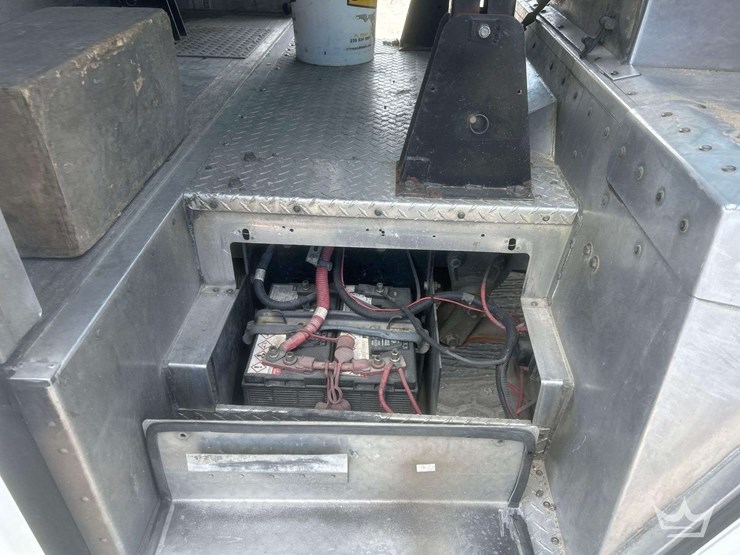 2014-freightliner-mt55-image-31