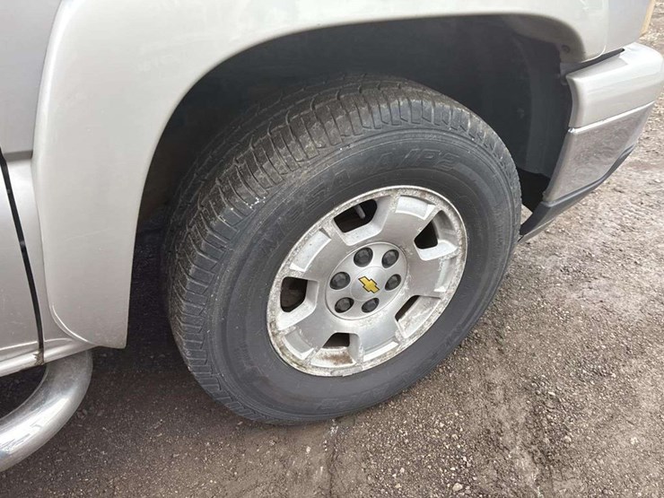 2006-chevrolet-k2500-image-11