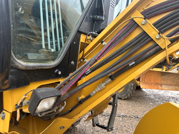 2022-caterpillar-140gc-image-57