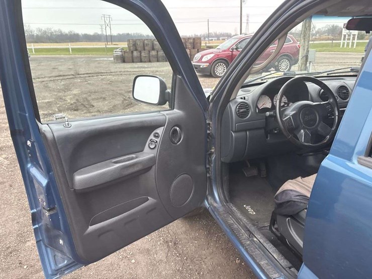 2004-jeep-liberty-image-12