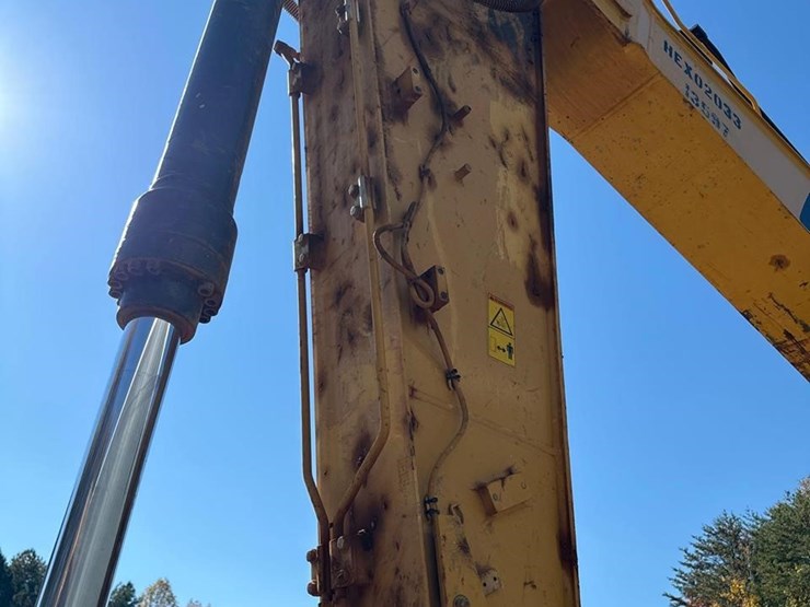 2022-caterpillar-320-image-8