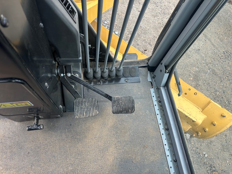 2022-caterpillar-140gc-image-84