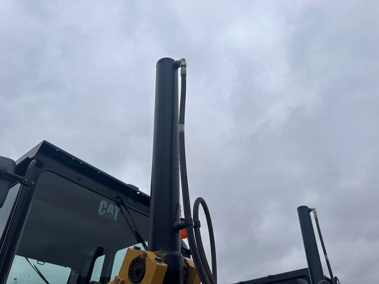 2022-caterpillar-140gc-image-52