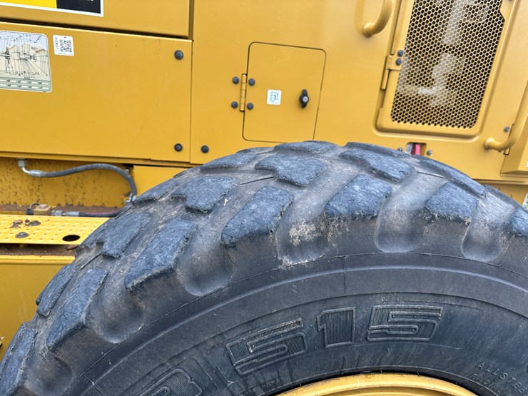 2022-caterpillar-140gc-image-6