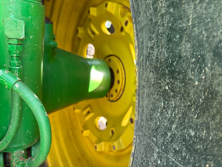 2016-john-deere-8320r-image-12