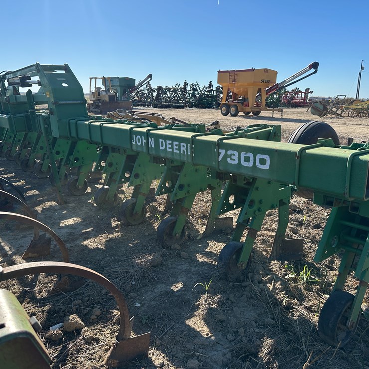 #33728 • 16-row 30" Cultivator