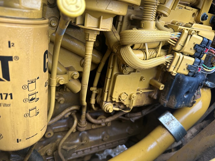 2022-caterpillar-140gc-image-82