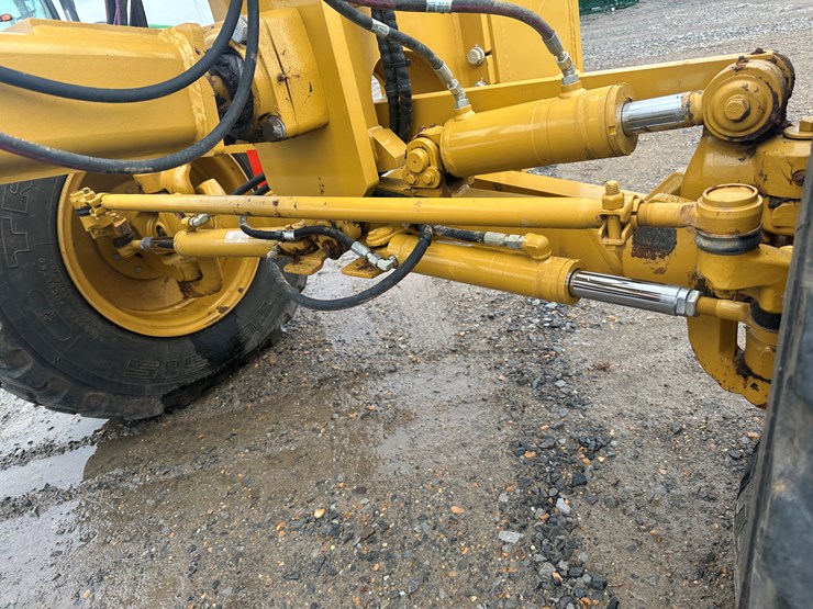 2022-caterpillar-140gc-image-18