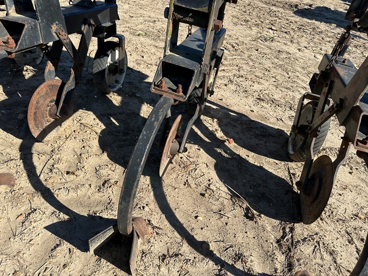 #33726-•-16-row-30"-cultivator-image-20