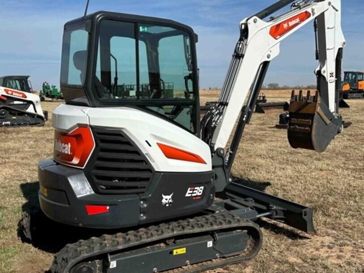 5802024-bobcat-e38-mini-excavator-image-2