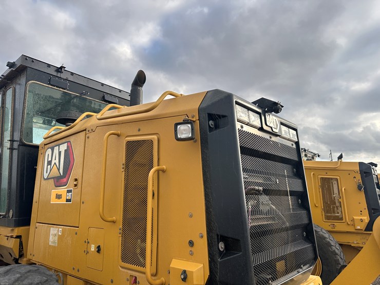 2022-caterpillar-140gc-image-22