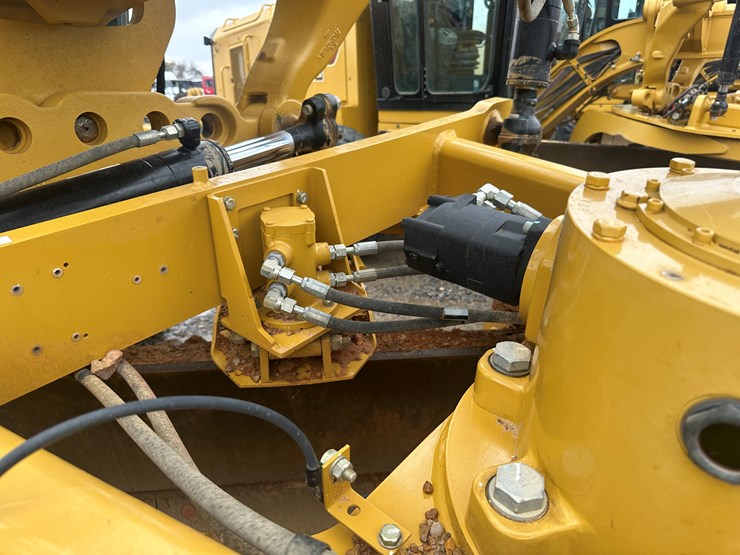 2022-caterpillar-140gc-image-55