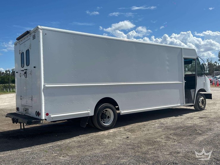 2017-freightliner-mt55-image-3