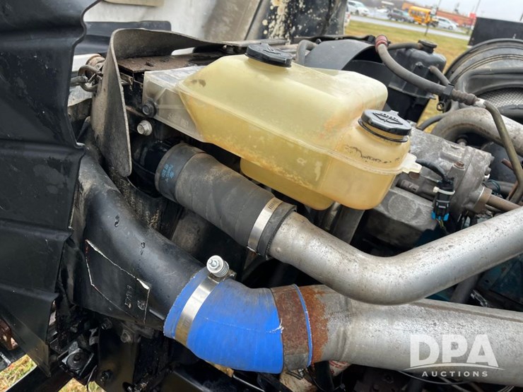 2004-international-7400-image-57