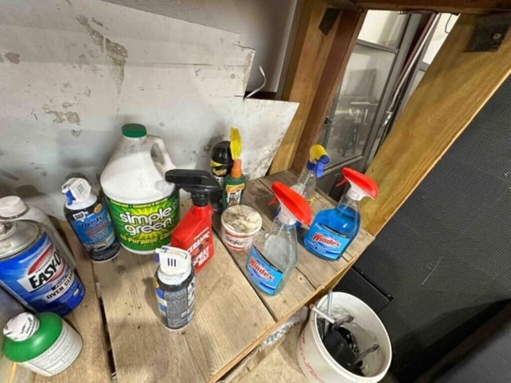 contents-of-shelf-sealants,-caulking,-cleaners-image-6