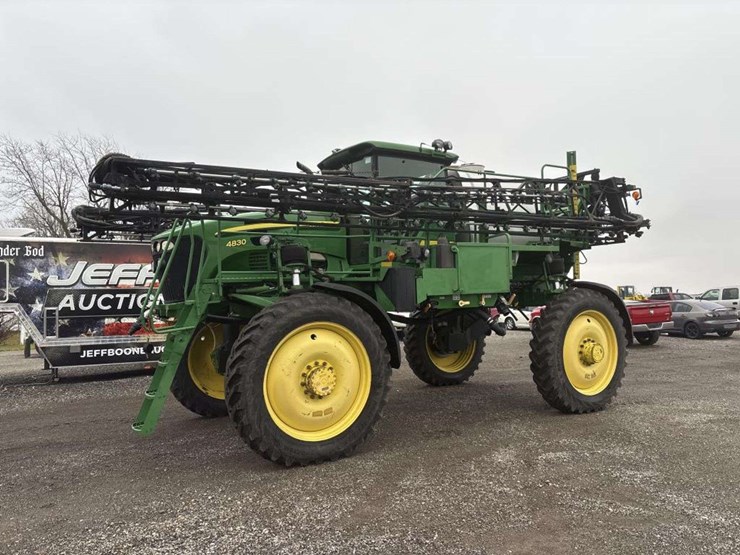 john-deere-4830-image-1