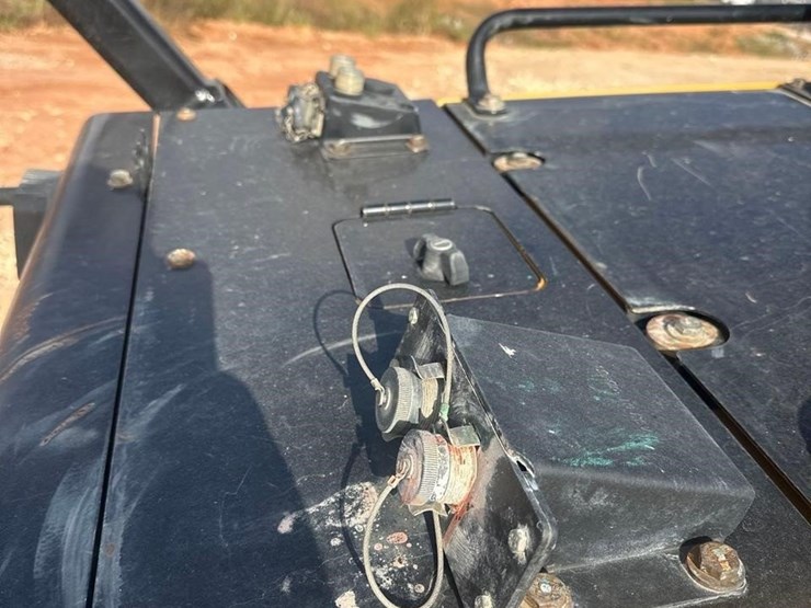 2021-caterpillar-d5-image-47