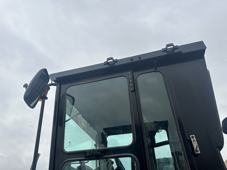 2022-caterpillar-140gc-image-32