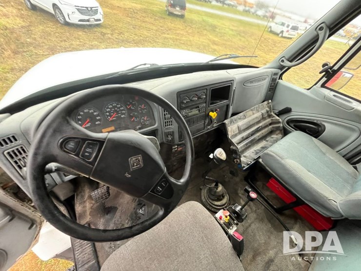 2004-international-7400-image-62