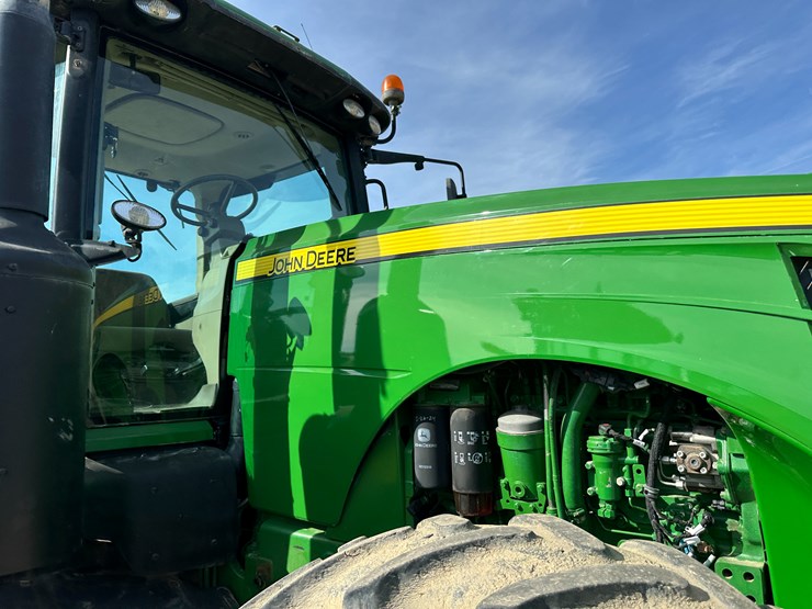 2010-john-deere-8285r-image-33