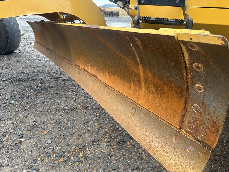 2022-caterpillar-140gc-awd-image-32