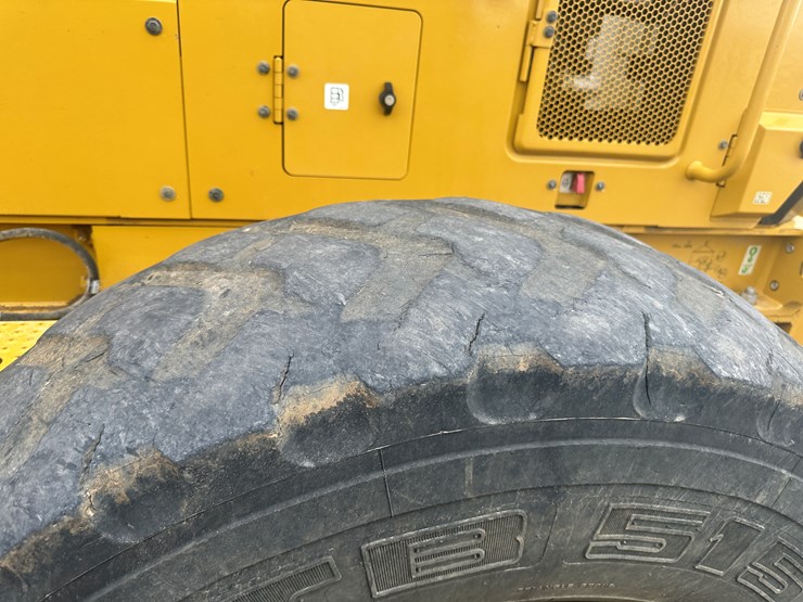 2022-caterpillar-140gc-awd-image-6