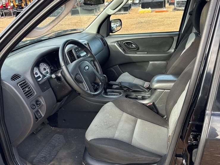 2005-ford-escape-xlt-image-13