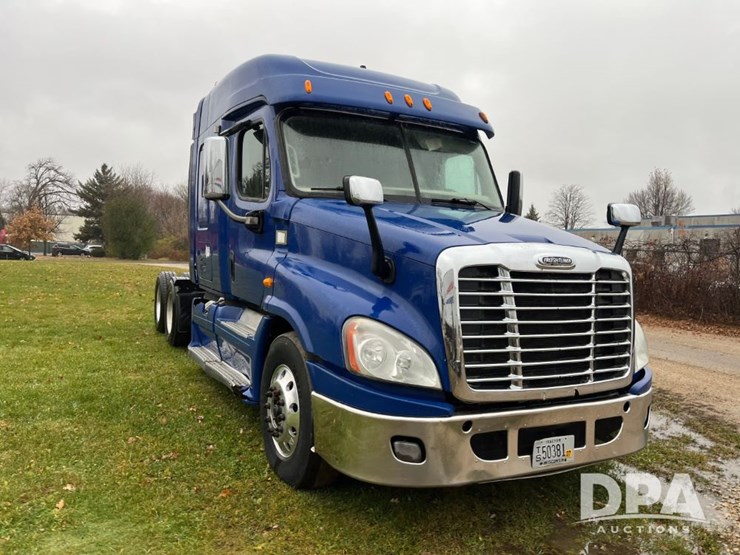 2013-freightliner-truck-(jn3436,-unit-4076)-image-4