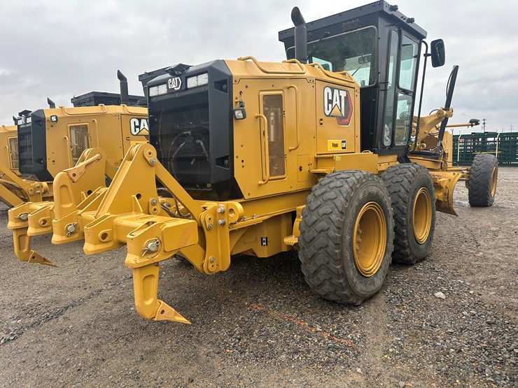 2022-caterpillar-140gc-image-3