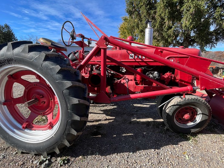 #3012-•-mccormick-farmall-h-narrow-front-tractor-with-loader-image-5