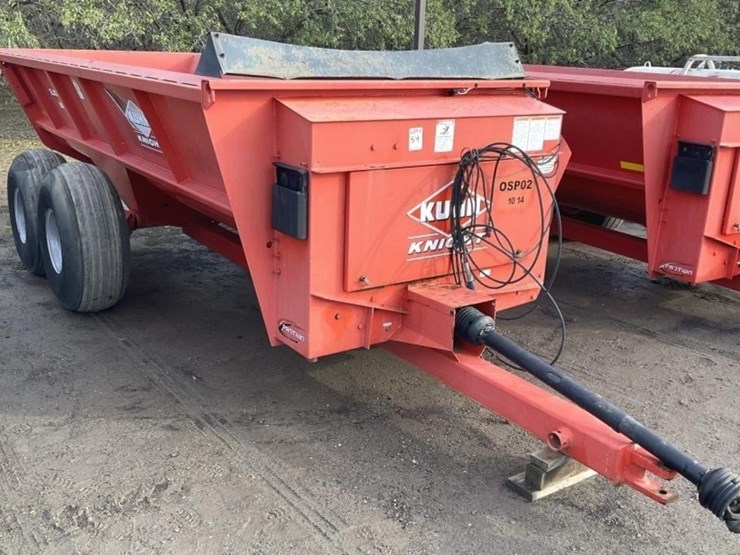 kuhn-slinger-8118-7'x16'-pull-pto-manure-spreader-image-1