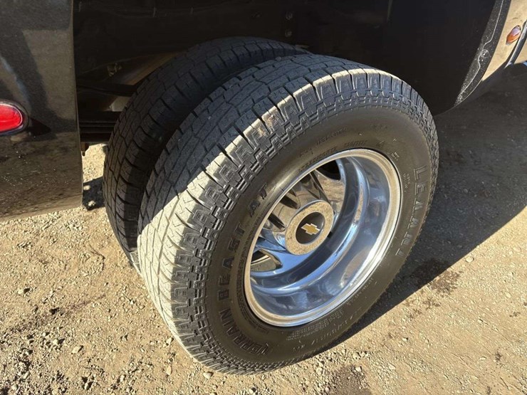 2013-chevrolet-3500hd-image-11