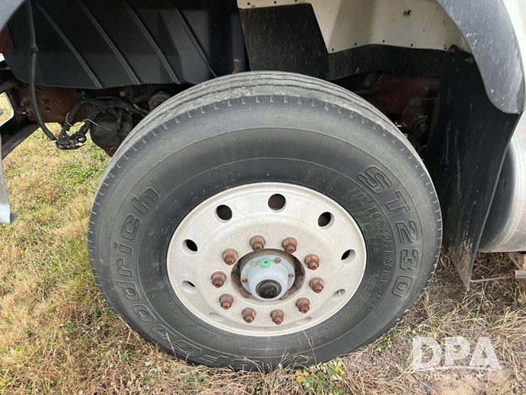 2005-international-7600-image-15