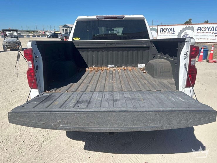 2020-chevrolet-silverado-1500-image-30