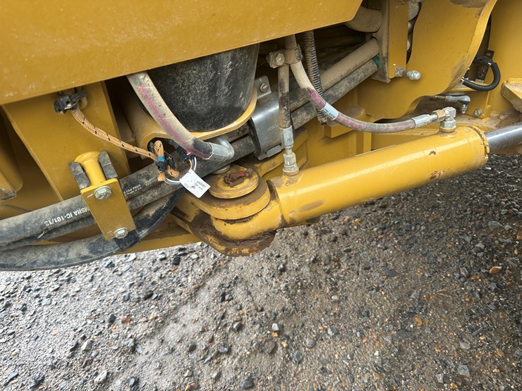 2022-caterpillar-140gc-awd-image-93
