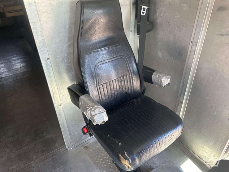 2017-freightliner-mt55-image-21