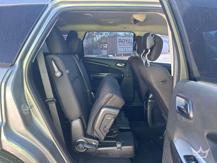 2015-dodge-journey-sxt-image-15