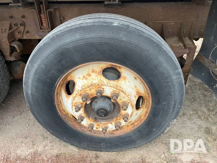 2005-international-7600-image-28