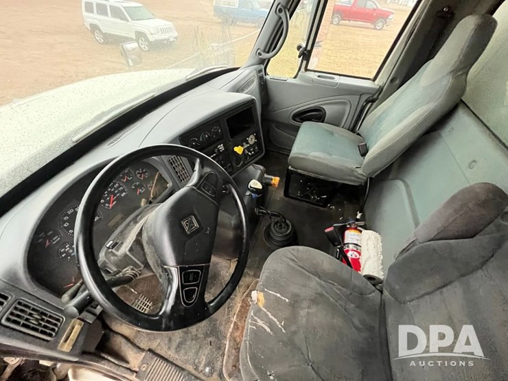 2005-international-7600-image-54