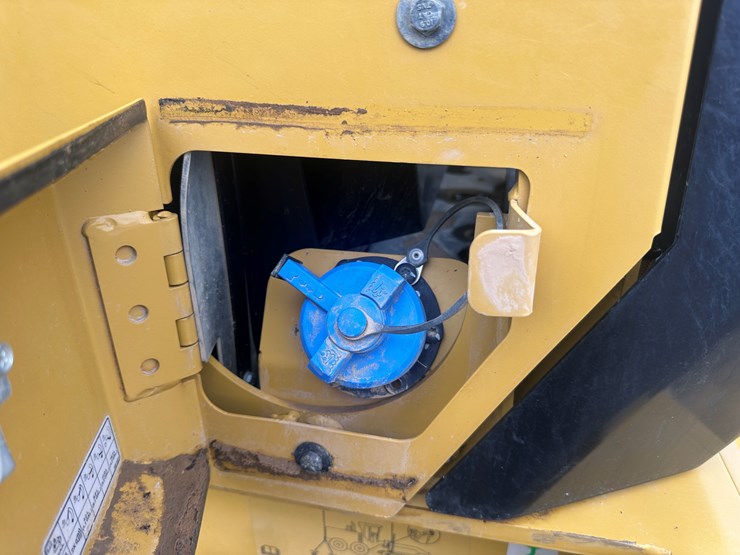 2022-caterpillar-140gc-awd-image-81